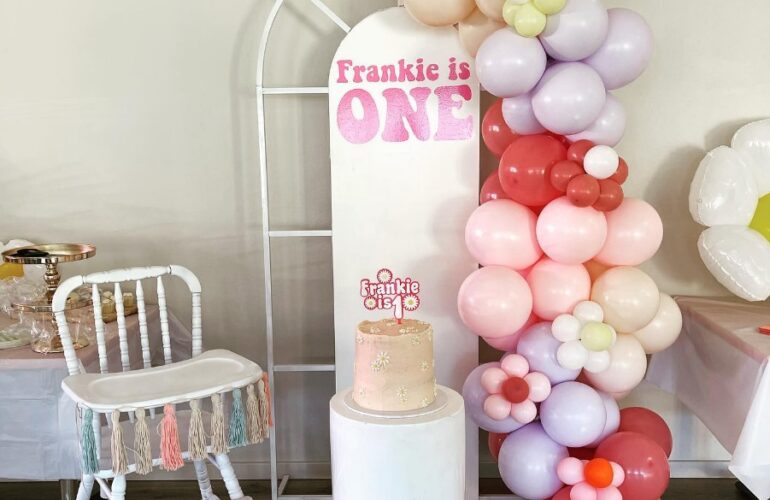 Ballon-Chair-Stand-Backdrop